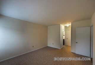 Building Photo - 12 Westgate Dr