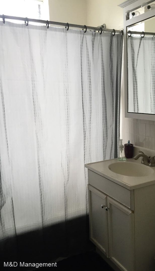 Building Photo - 3740 N Hermitage Ave