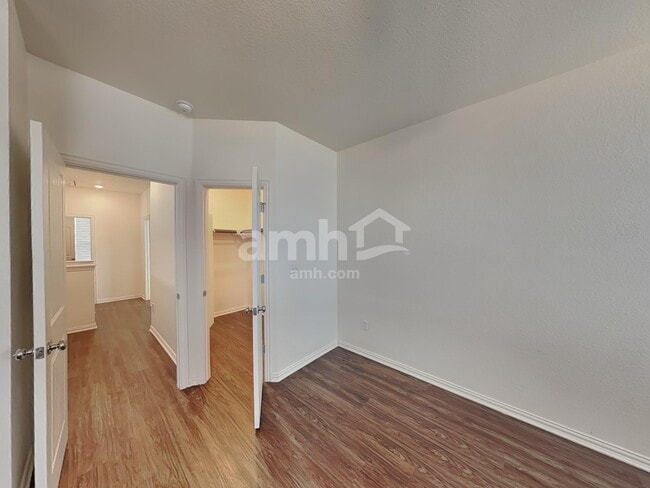 Building Photo - 2721 Meadowood Heights