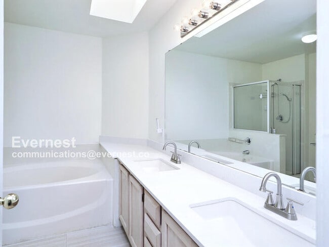 Building Photo - 4123 Fieldstone Dr