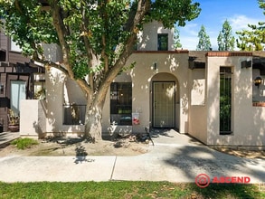 Building Photo - Beautiful 2 Bedroom, 2 Bathroom Home with ...