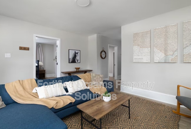 Building Photo - 913 Hutton St