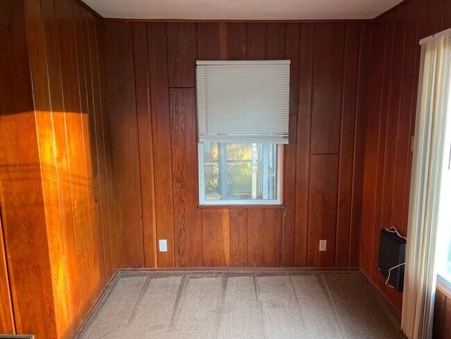 Building Photo - Affordable Two Bedroom Ranch