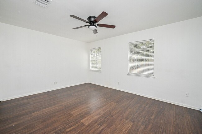 Building Photo - 5506 Pebble Springs Dr