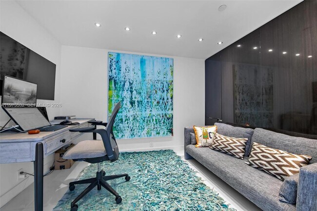 Building Photo - 400 South Pointe Dr