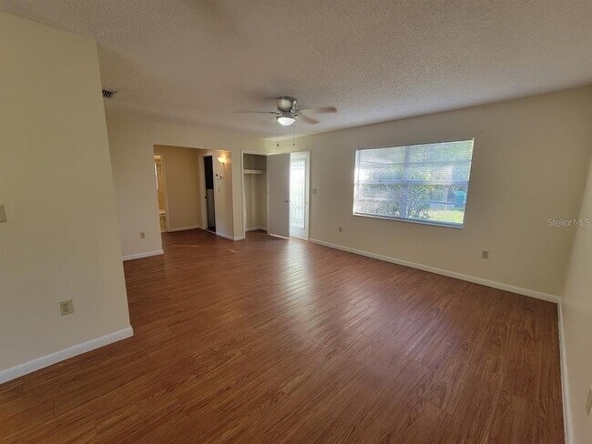 Building Photo - 23358 Racine Ave