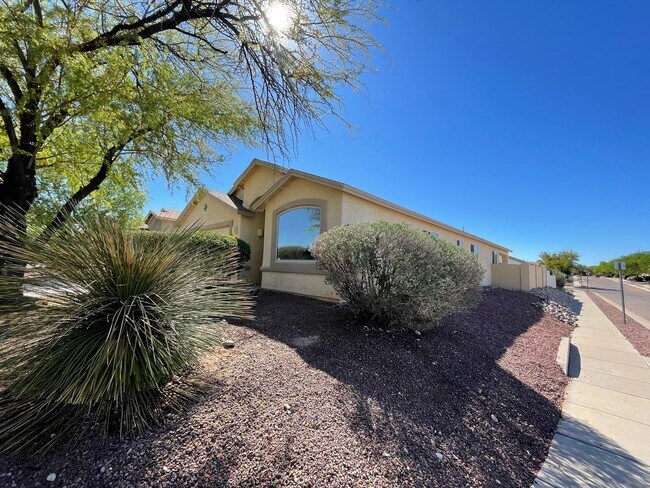 Building Photo - Charming Corner Lot - 4 Bedroom/ 2 Bathroom