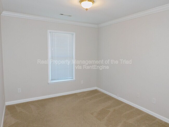 Building Photo - 5609 Wellsley Dr W