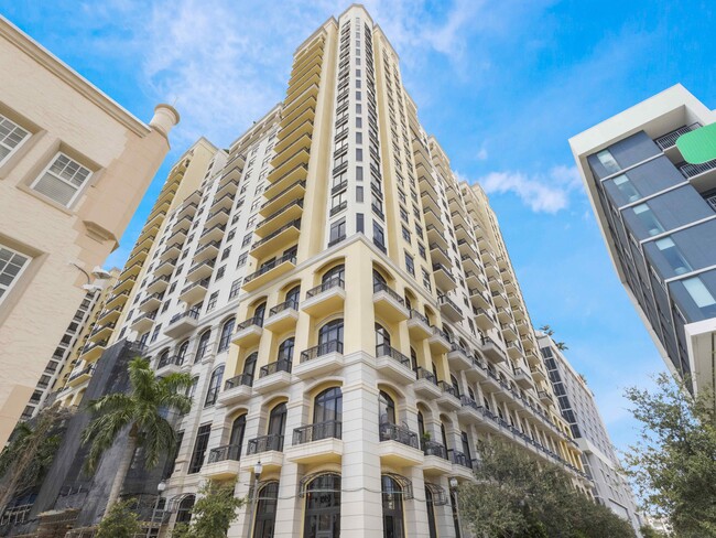 Building Photo - 701 S Olive Ave