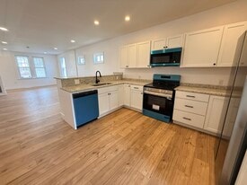 Building Photo - 908 Mount Rose Ave