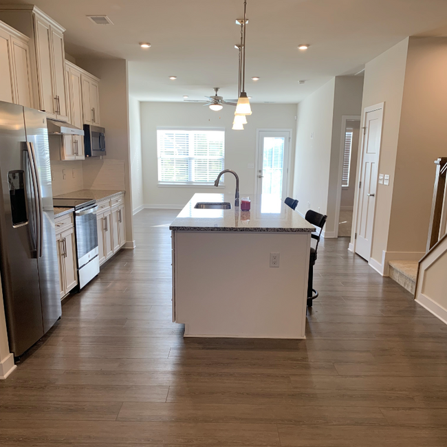 Building Photo - 325 Golan Cir