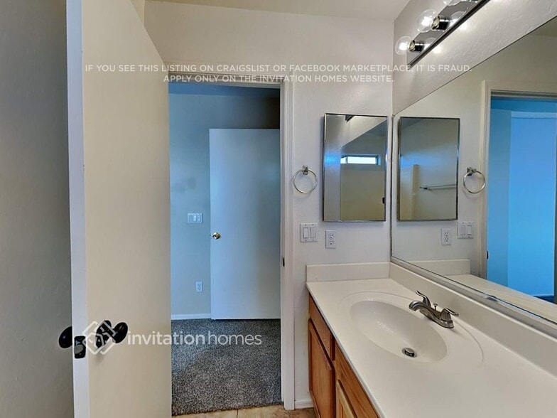 Building Photo - 12541 W Myer Ln