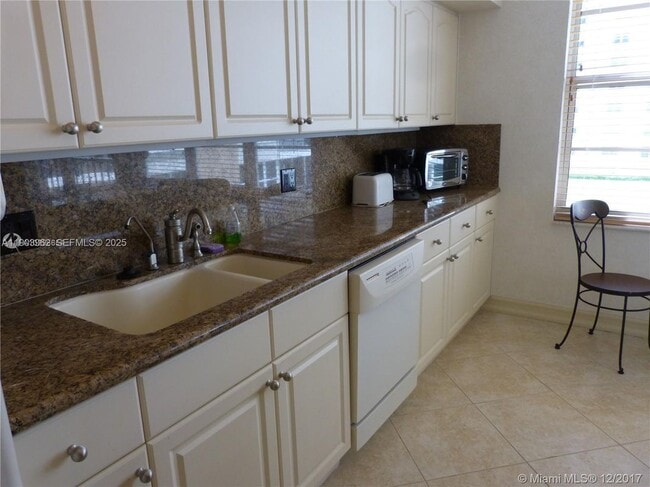 Building Photo - 4280 Galt Ocean Dr