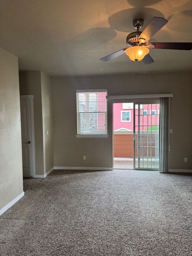 Building Photo - **SPECIAL** FIRST MONTH FREE W/ ONE YEAR LEASE/ 3 LEVEL CONDO W/ UPGRADES, GARAGE/ FENCED YARD