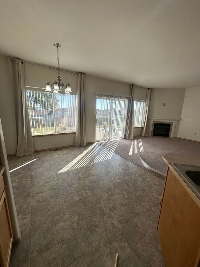 Building Photo - 5 Bedroom Home! Available now.