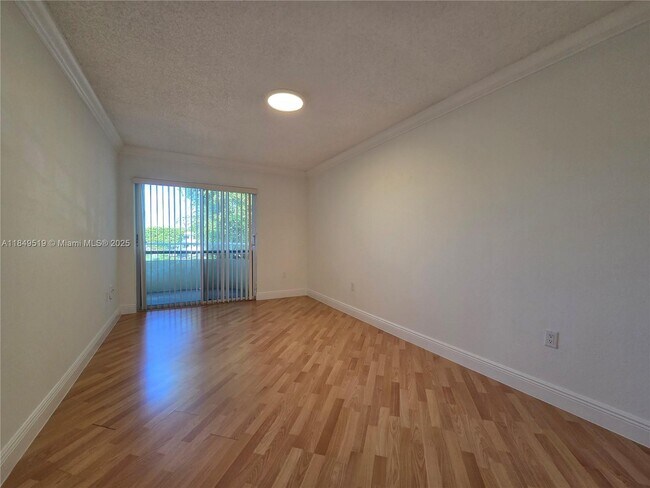 Building Photo - 10765 SW 108th Ave