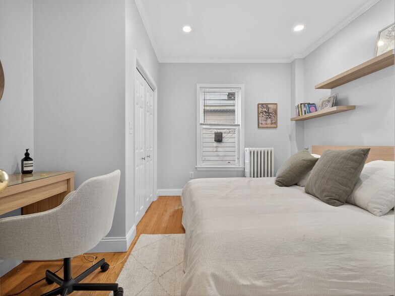 Building Photo - 1570 Cambridge St