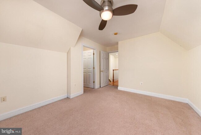 Building Photo - 1308 McLean Crest Ct