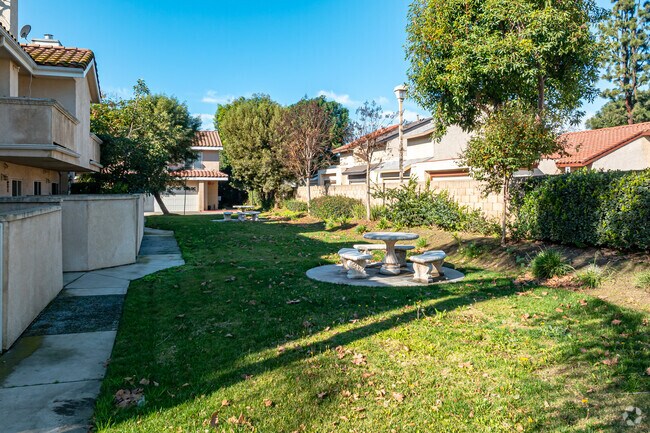 Common Area - 2946 S Campus Ave