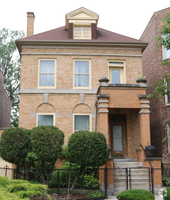 Building Photo - 5024 S Prairie Ave