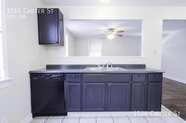 Building Photo - Updated spacious 5-bed with a fenced-in yard!