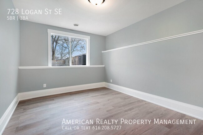 Building Photo - 728 Logan St SE