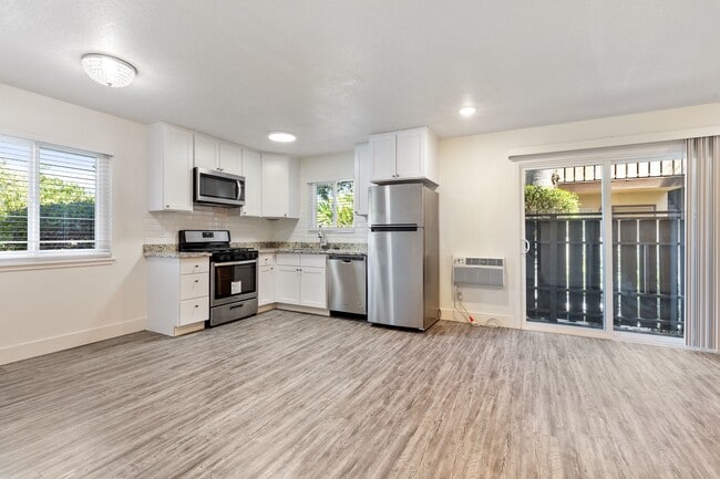 Building Photo - Glenbrook Apartments