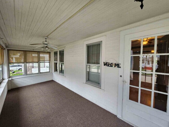 Building Photo - Character Home in NICE Neighborhood