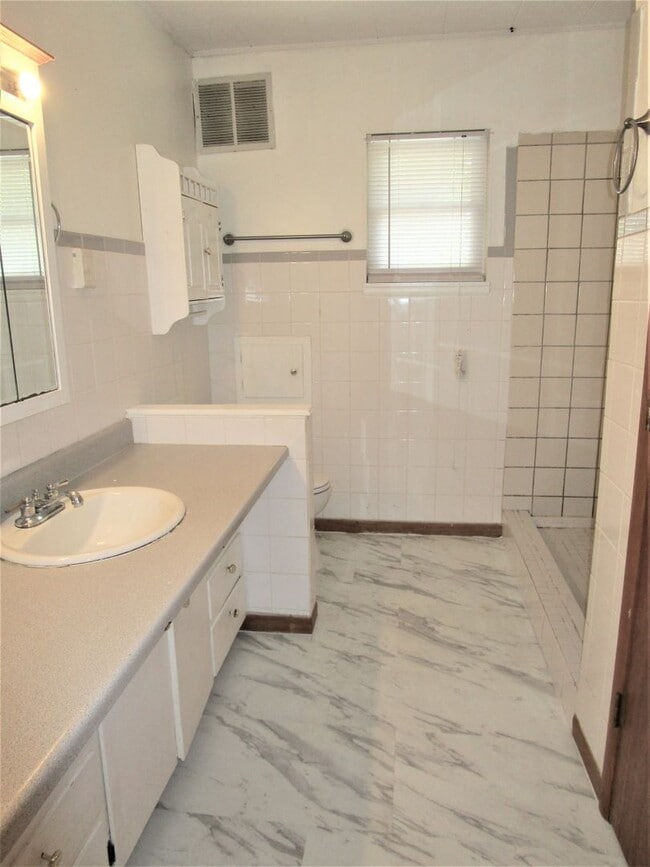 Building Photo - Covered Parking for 3 vehicles!