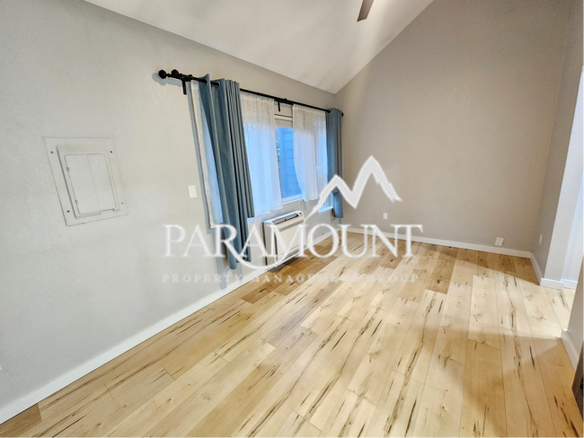 Building Photo - *Price Drop* Serene and Modern 1 Bedroom + Loft Condo in Bremerton!