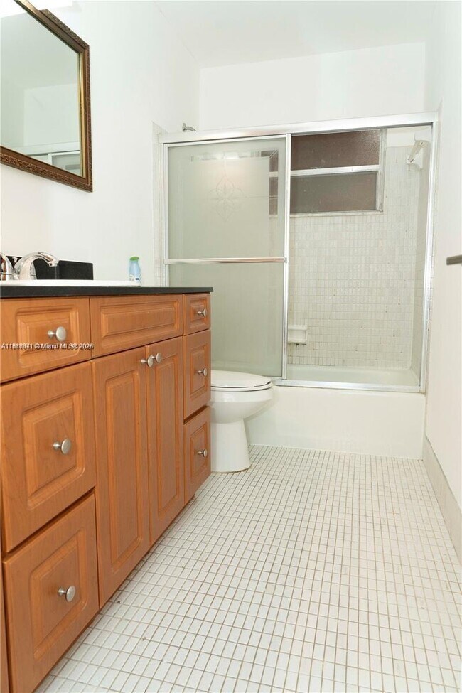 Building Photo - 5140 SW 40th Ave