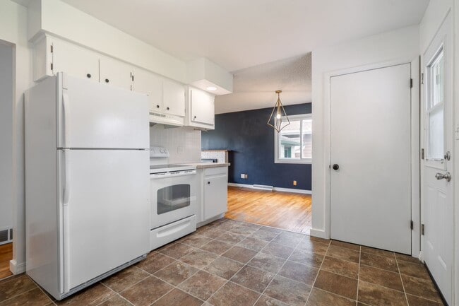 Building Photo - Charming 3-Bedroom Rancher Near Shadle Park