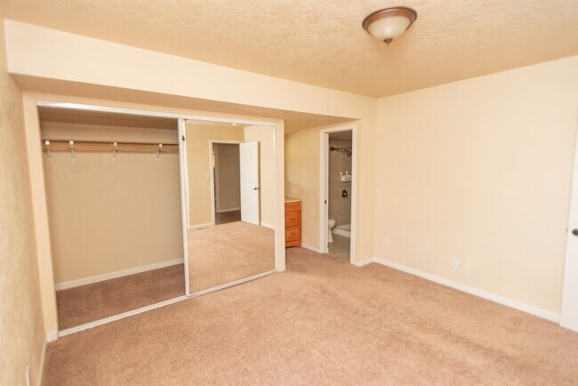 Building Photo - 307 N 3rd St