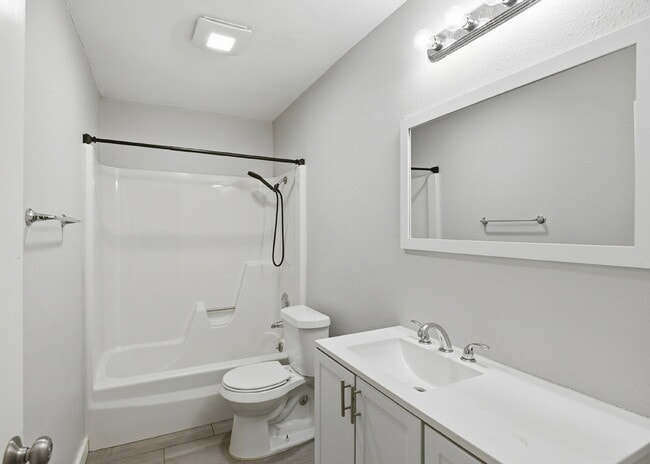 Building Photo - Updated 3 Bedroom Home in Northside ISD with Pool Access