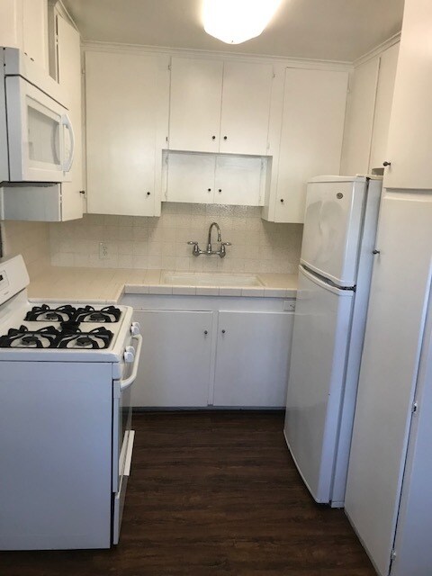 Building Photo - 3353 Primera Ave