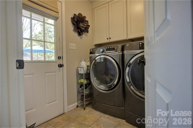 Building Photo - 3806 Bridgewood Ln