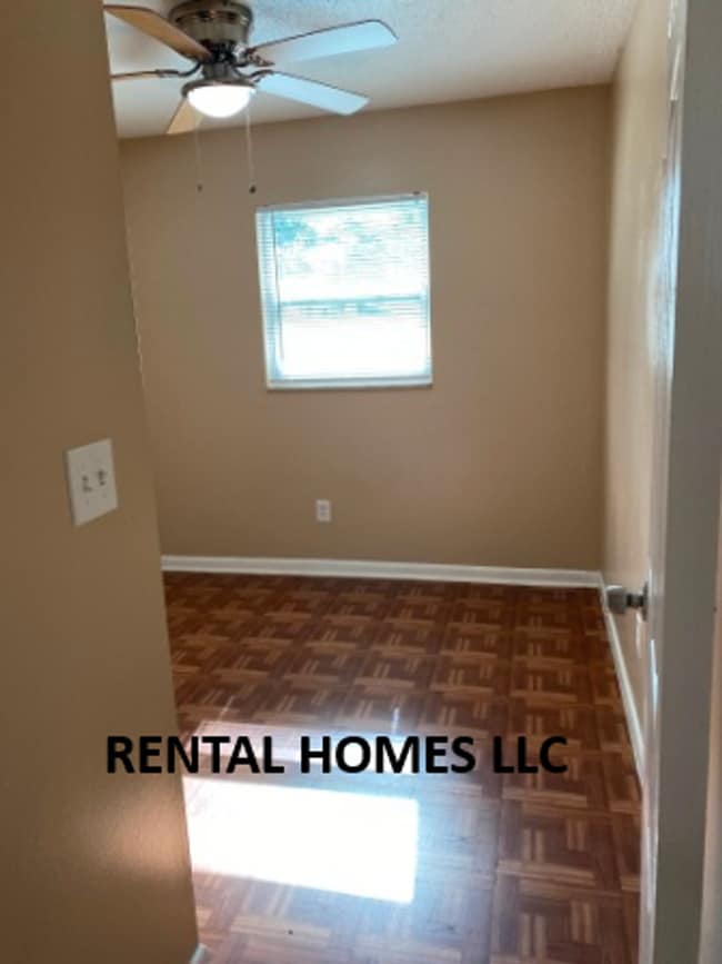 Building Photo - Four Bedroom Home, Walking Distance to New Sun Rail, City Hall & Lake Mary Elementary