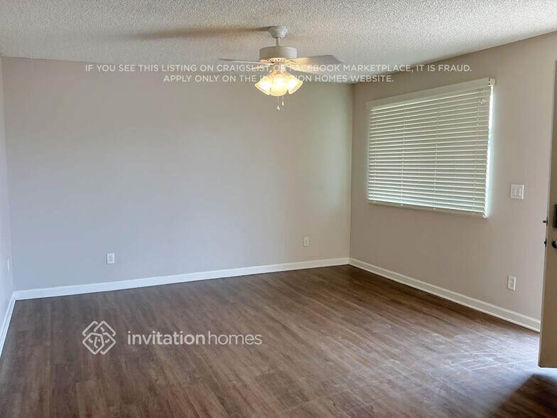 Building Photo - 4322 E Villa Maria Dr