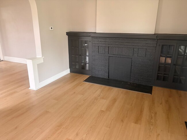 Building Photo - Newly Updated 2-Bedroom, 1 bath | Modern Finishes | $1,250/Month