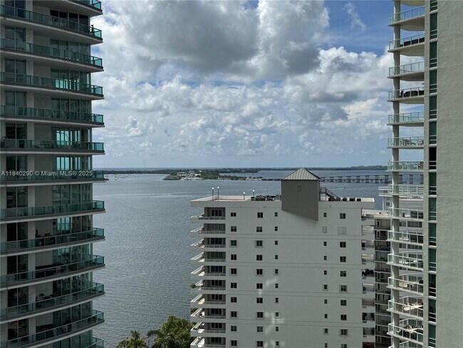 Building Photo - 1300 Brickell Bay Dr