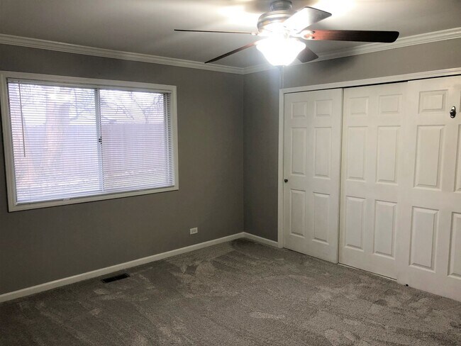 Building Photo - 448 Independence Ln