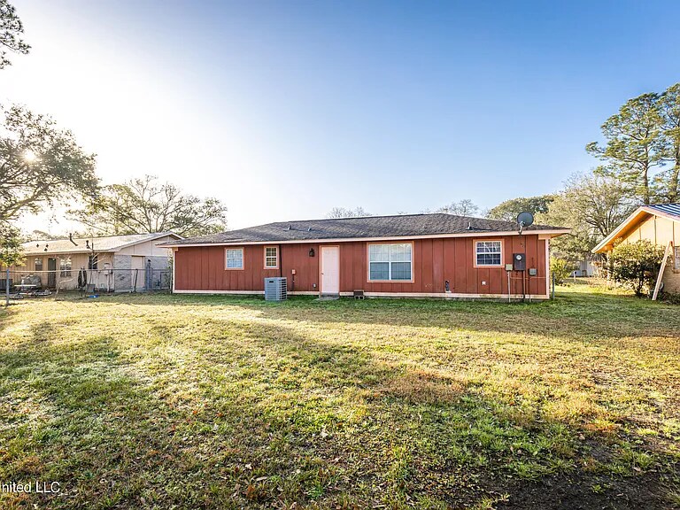 Building Photo - 5117 Potomac Dr