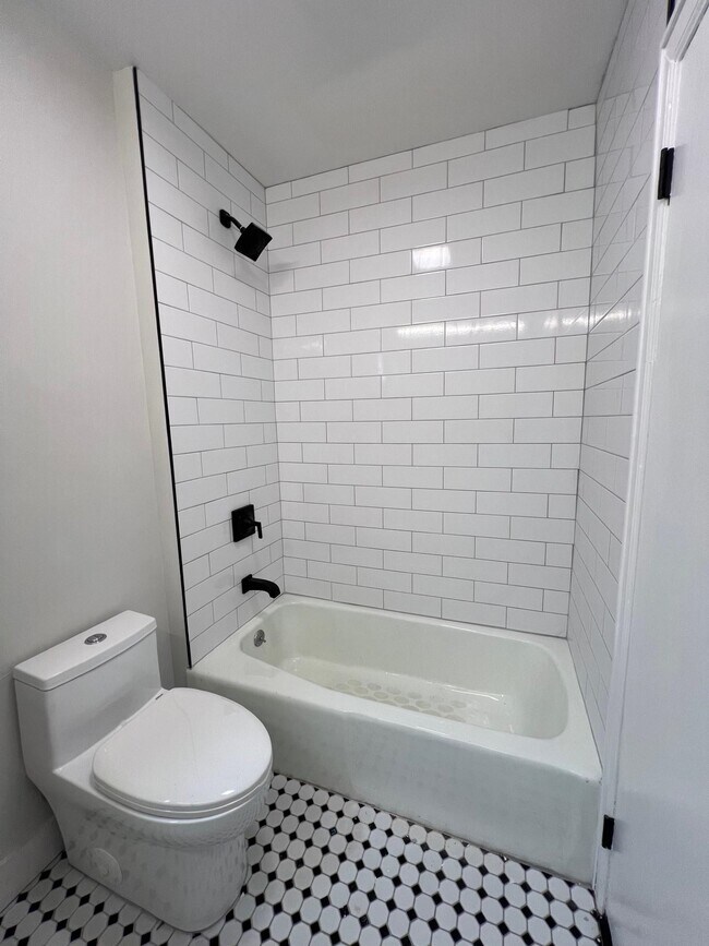 Building Photo - 48 Bright St