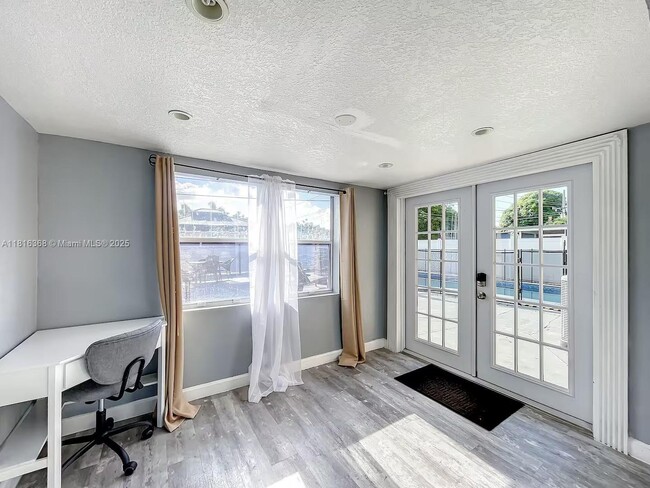Building Photo - 1660 SW 47th Ave