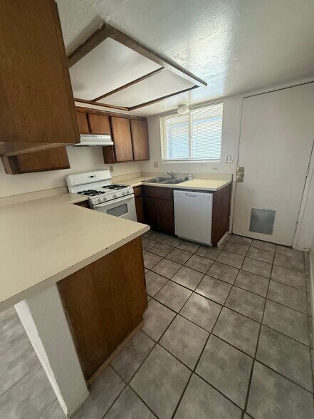 Building Photo - 21239 Madre St