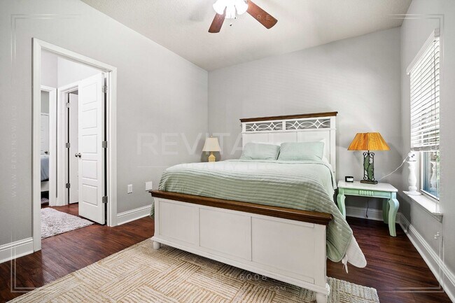 Building Photo - Luxury Living with Private Heated Pool in ...