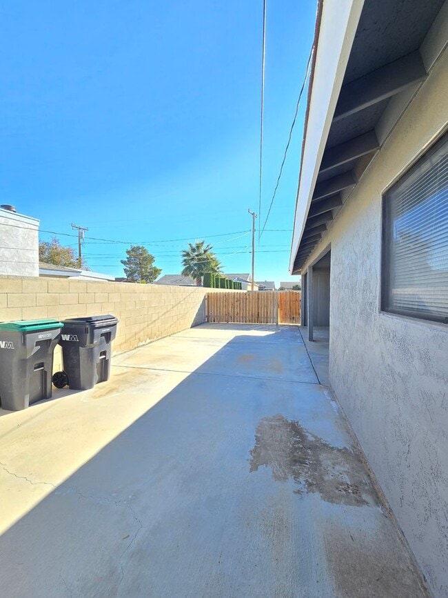 Building Photo - Beautiful 3-Bedroom Home with RV Parking & Spacious Backyard – Move-In Ready!