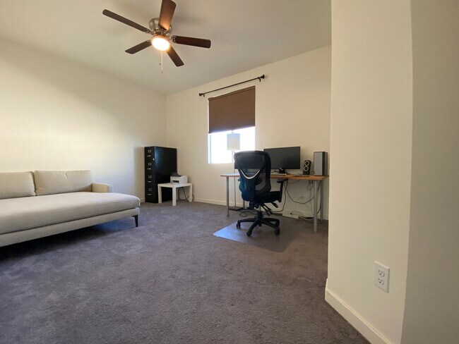 Building Photo - 45131 Landing Pl
