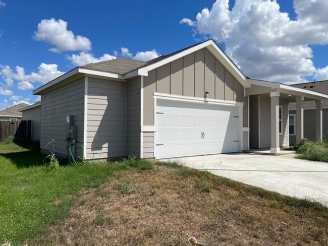 Building Photo - Available for a July 2025 Move In-Modern 3...