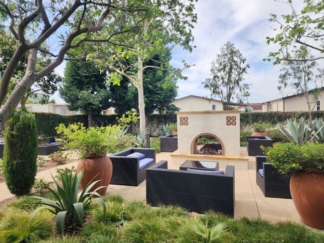 Building Photo - 2415 Tapestry Wy